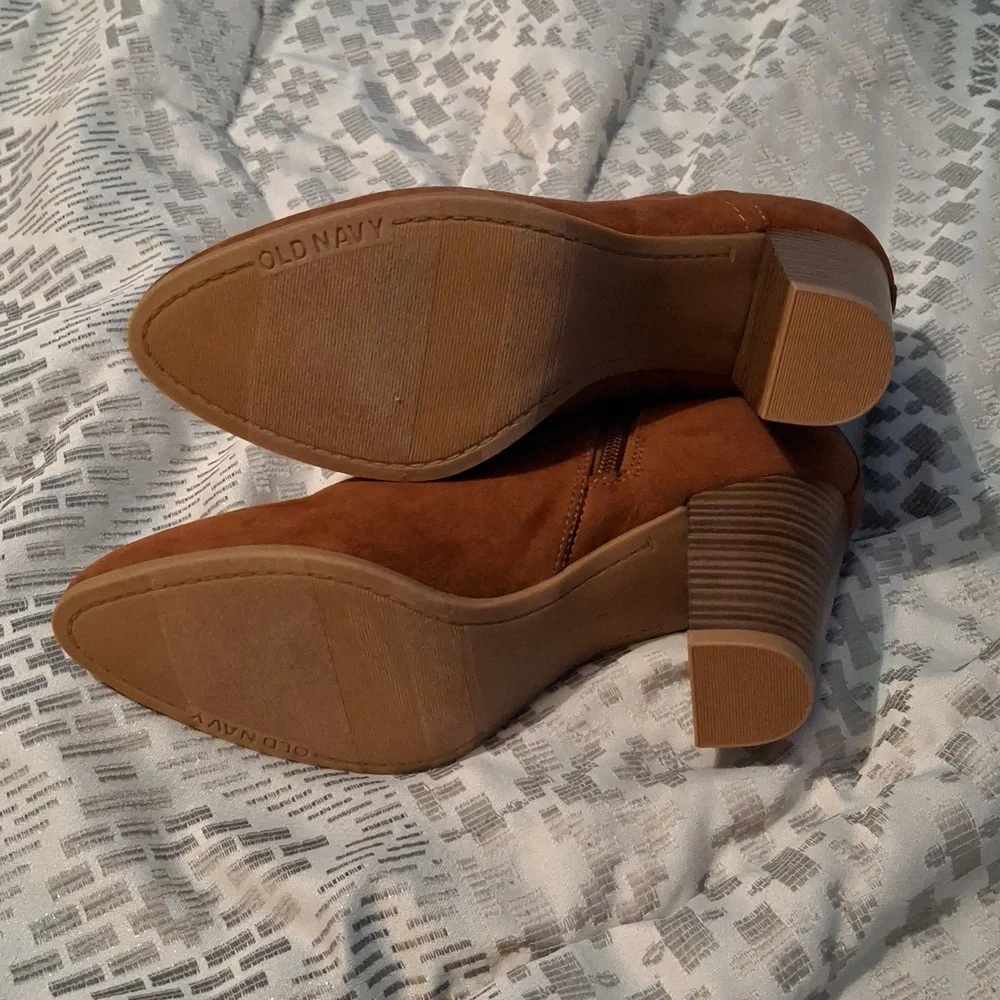 Old navy suede boots
